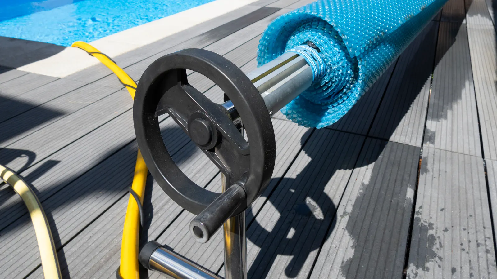 Démontage d'une piscine hors-sol pour l'hiver