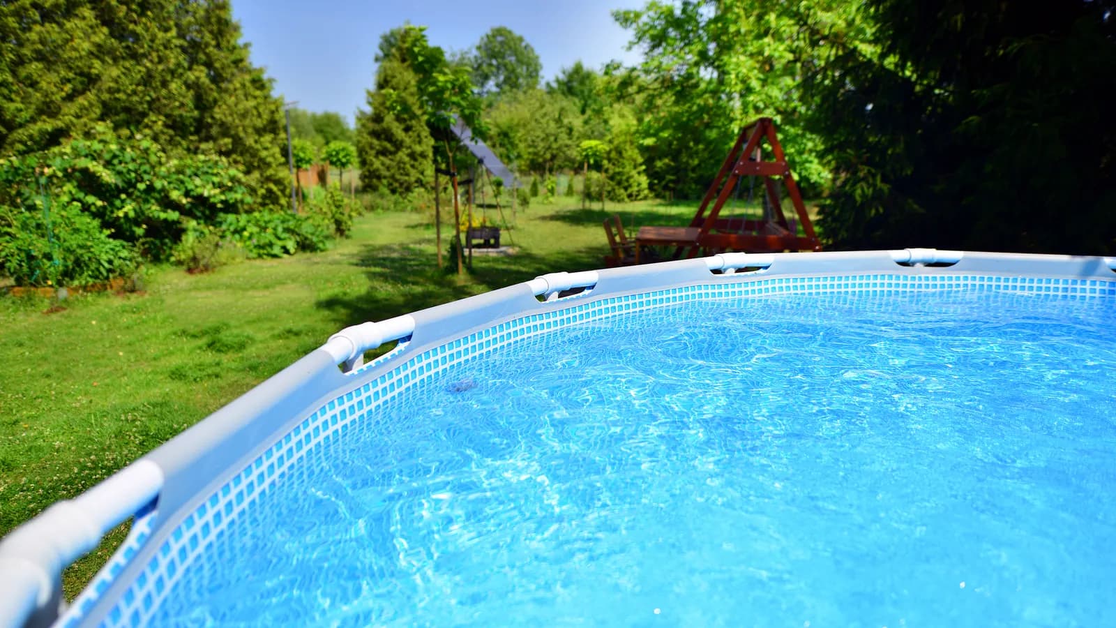 Piscine tubulaire et piscine autoportante comparées