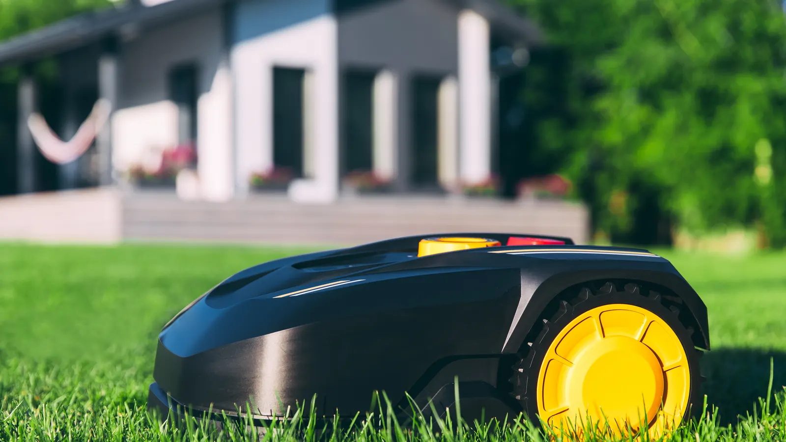 Comparaison entre robot tondeuse RTK LiDAR et vision