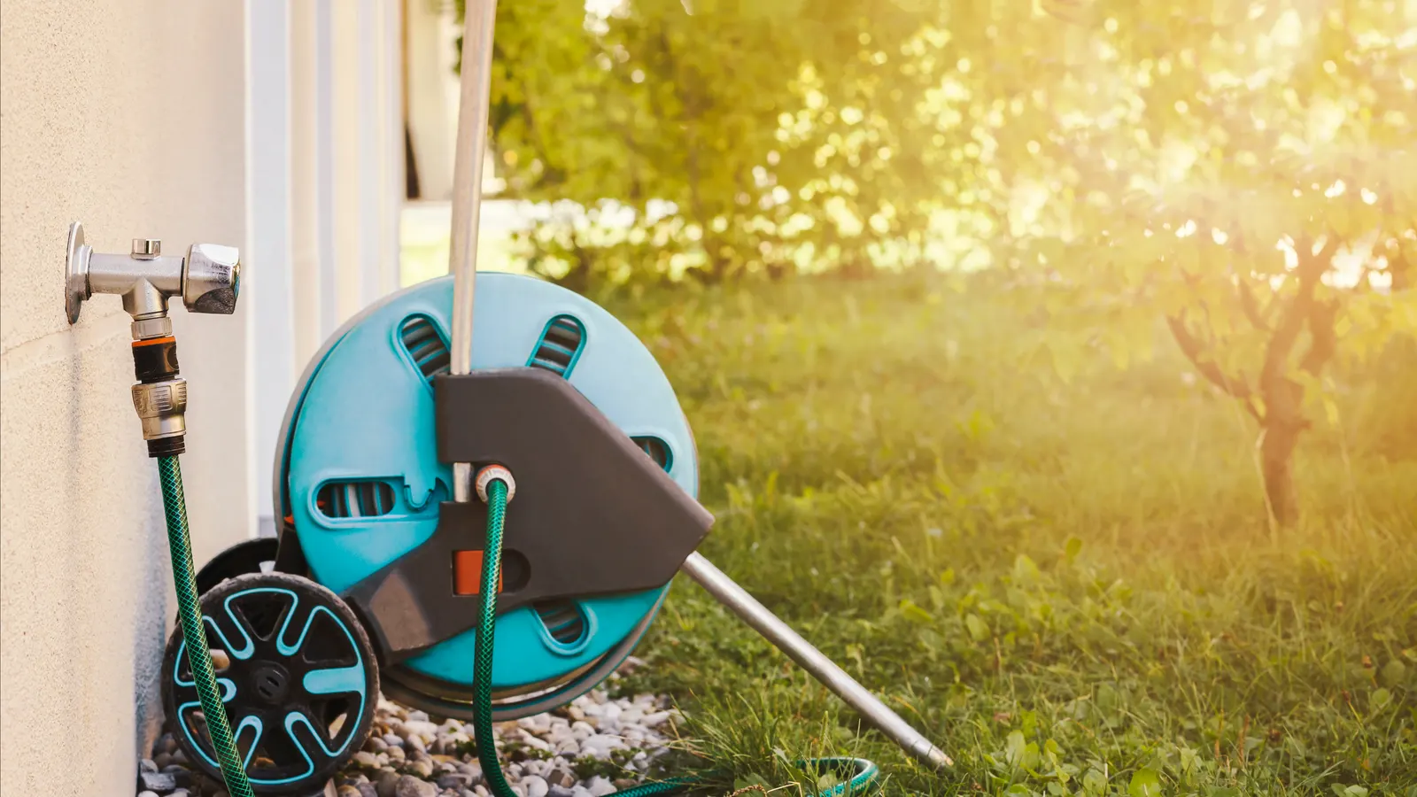 Tuyau compact utilisé sur une petite terrasse
