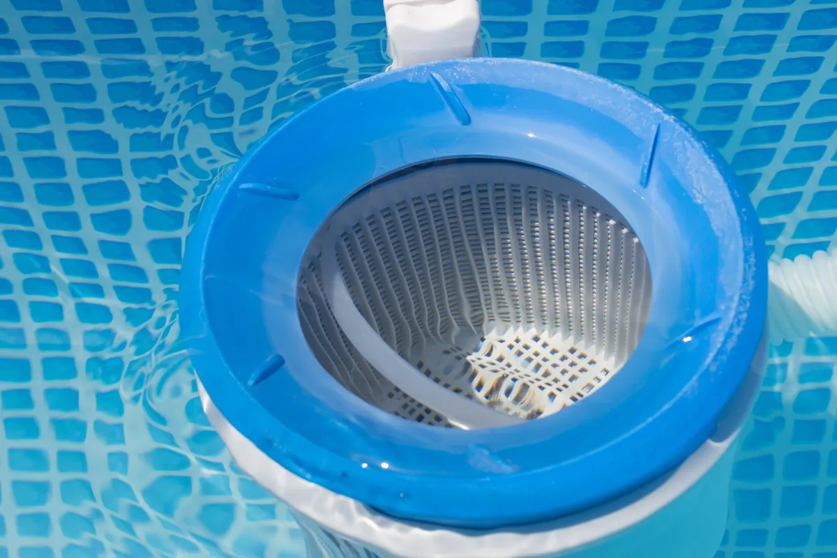 Rinçage du filtre d'un robot piscine
